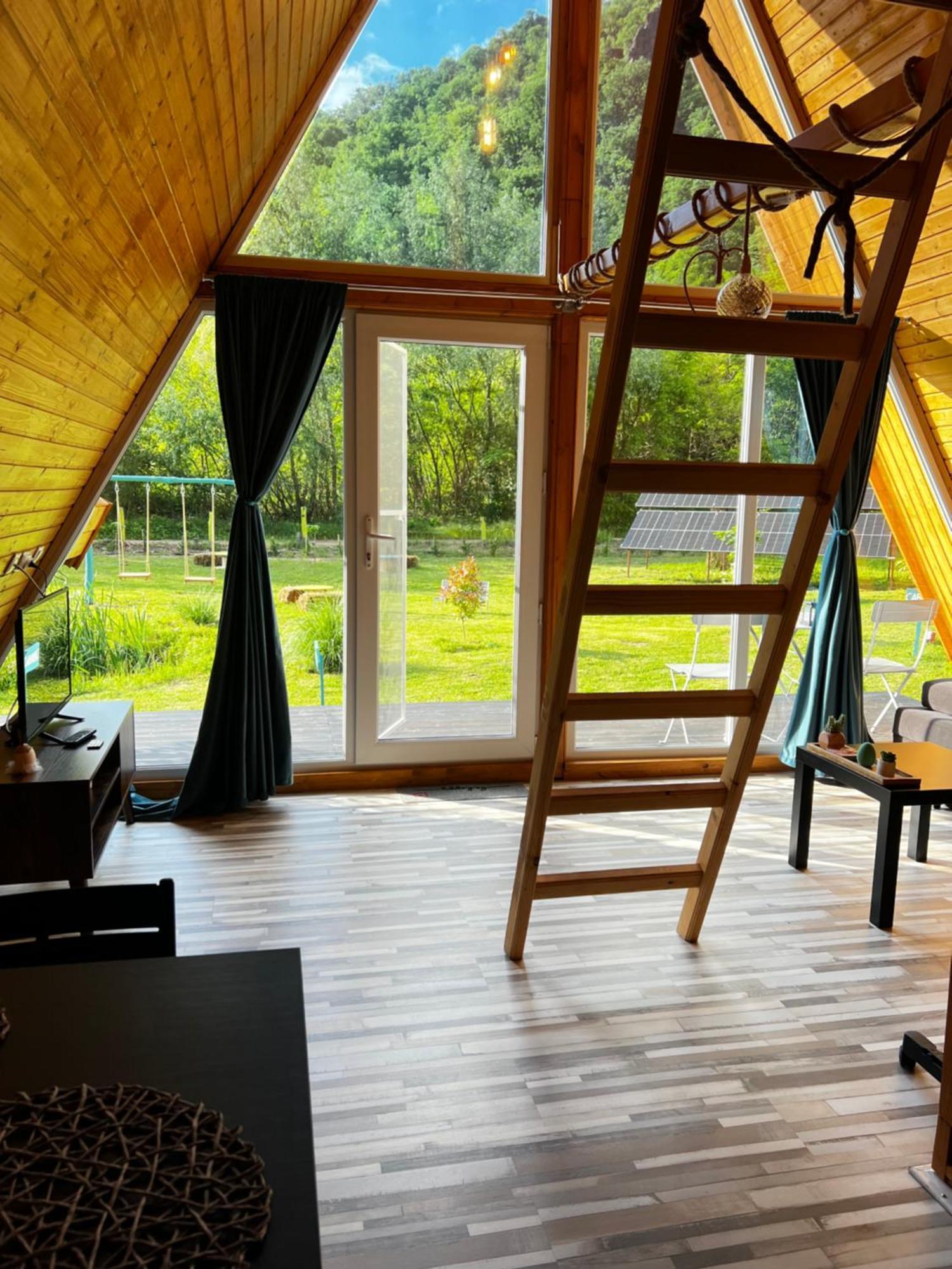 Cabane A-Frame Svinita Buitenkant foto