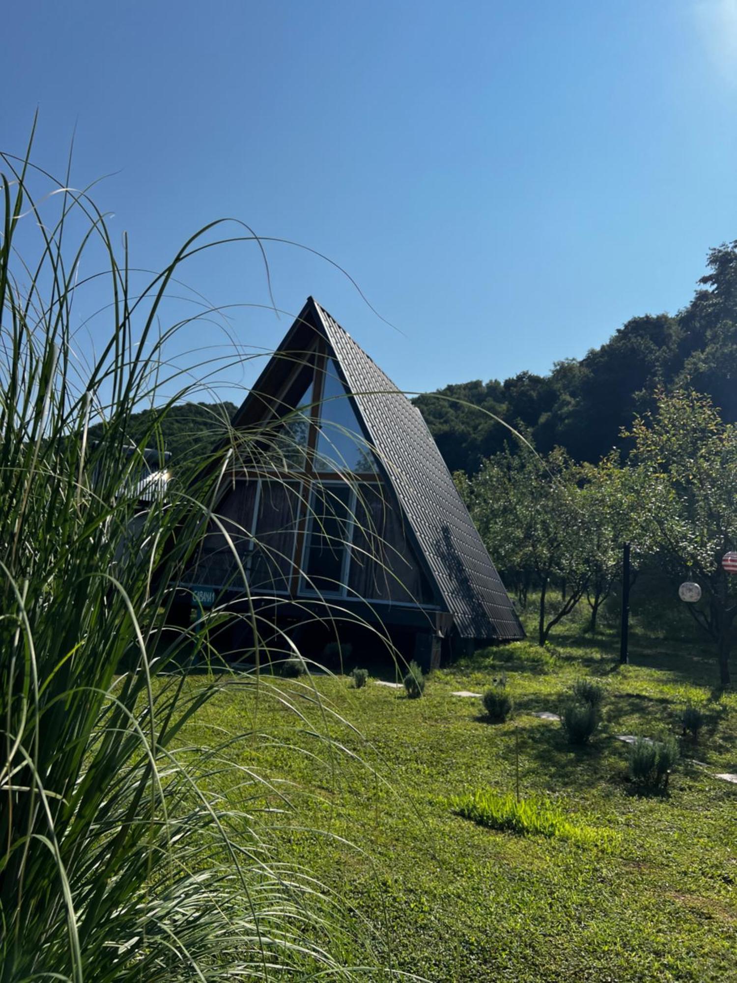 Cabane A-Frame Svinita Buitenkant foto